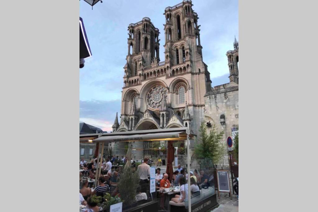 Laon : « Suite Privee Au Pied De La Cathedrale » Exteriör bild